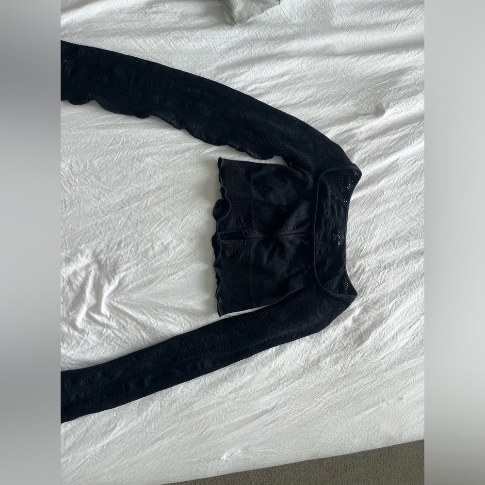 Black Long Sleeve Crop Top